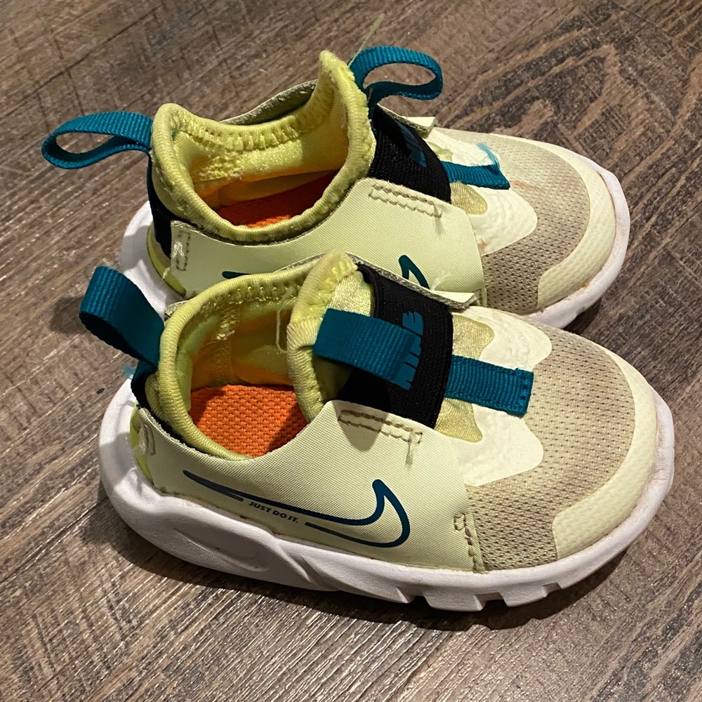 Nike Kids Sneakers in Yellow and Teal